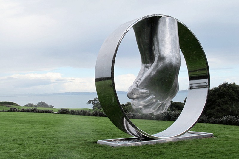 Outdoor Large Metal Hand Sculptures by Lorenzo Quinn for Sale CSS-345 - Application Place/Placement - 2