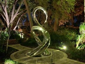 Why Place Stainless Steel Sculptures in Outdoor Plazas?