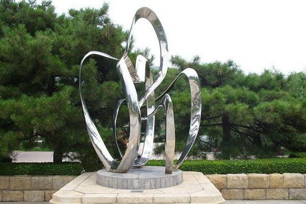 metal abstract sculpture 3