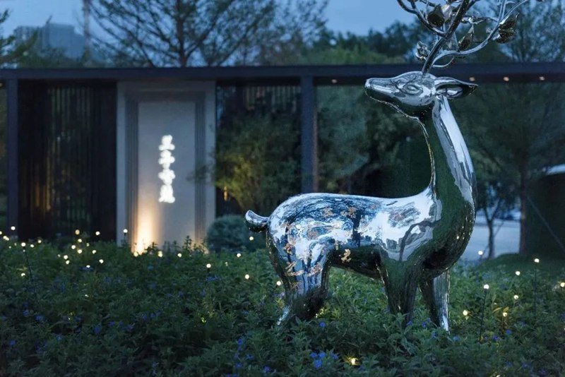 Mesmerize Geometric Metal Deer Sculptures for Lobby - Geometric Sculpture - 8