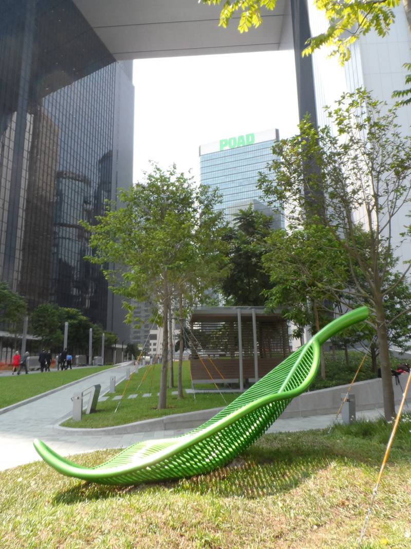 large metal outdoor garden leaf sculpture