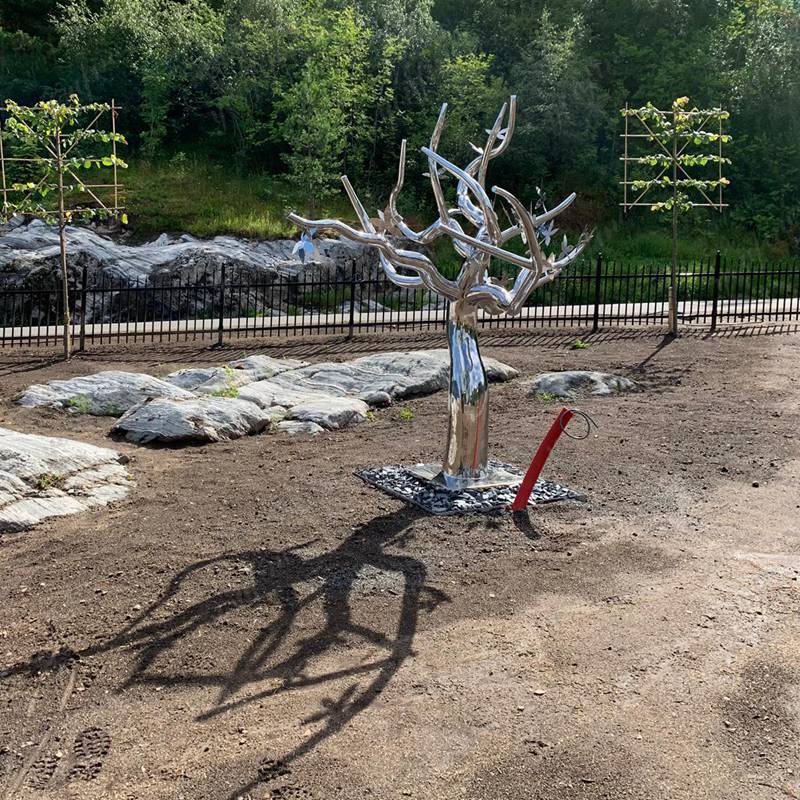 modern metal tree sculpture feedback from YouFine clients