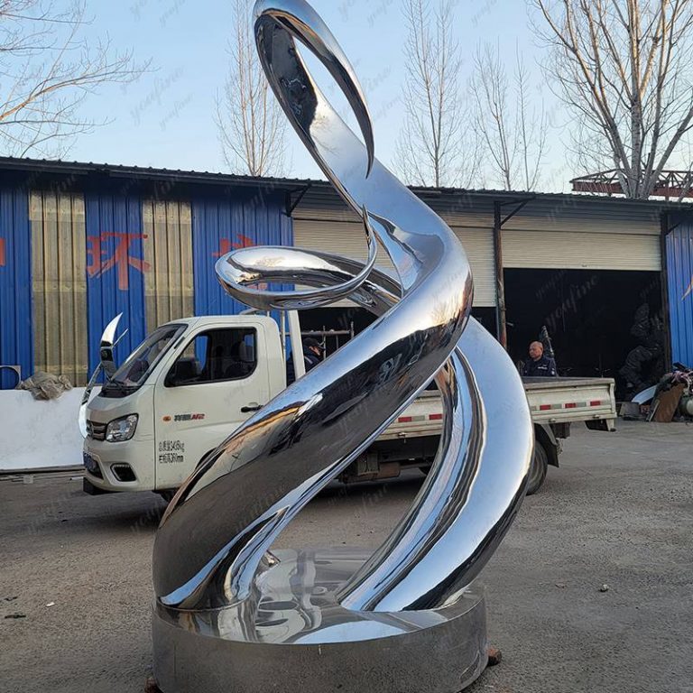Mirror polished stainless steel sculpture photographed at the YouFine factory, image 1