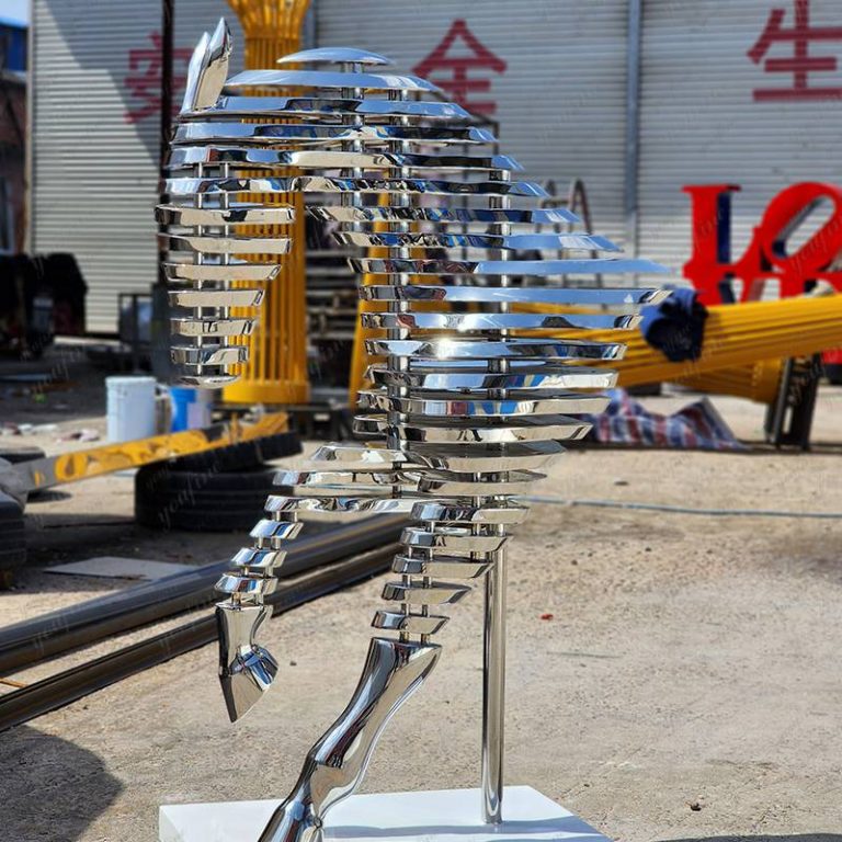 Mirror polished stainless steel sculpture photographed at the YouFine factory, image 11