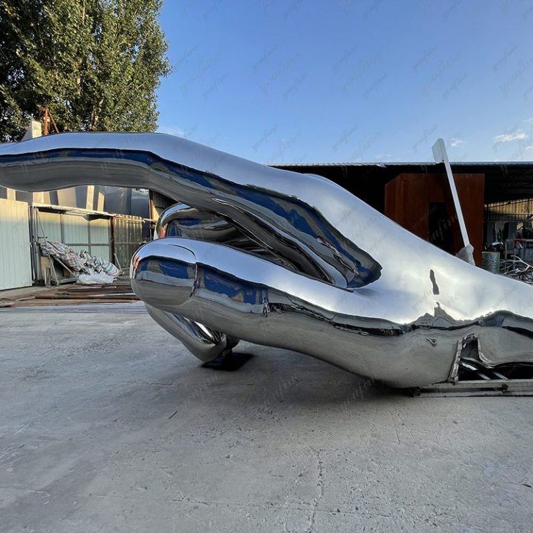 Mirror polished stainless steel sculpture photographed at the YouFine factory, image 3