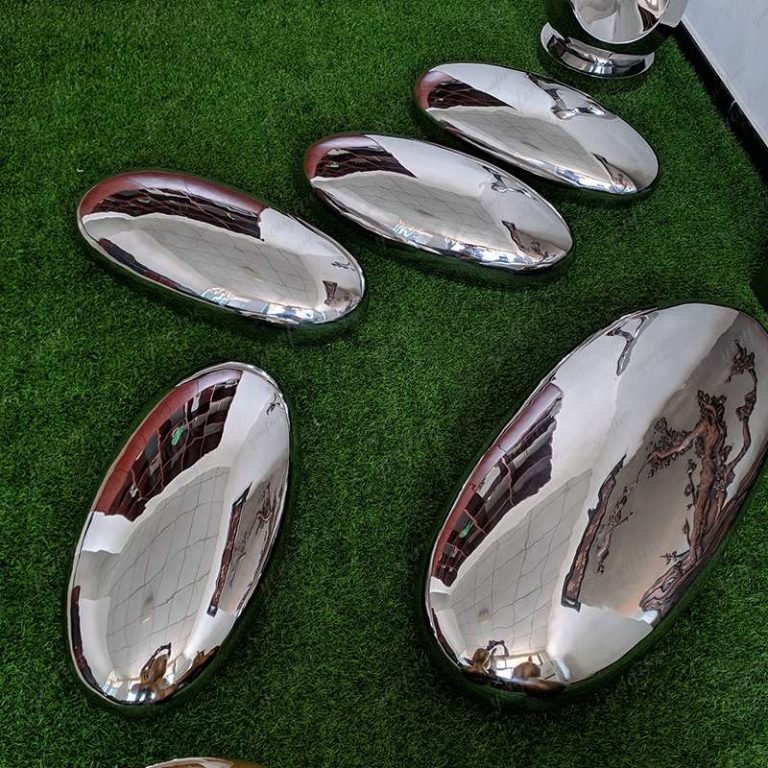 Mirror polished stainless steel sculpture photographed at the YouFine factory, image 7