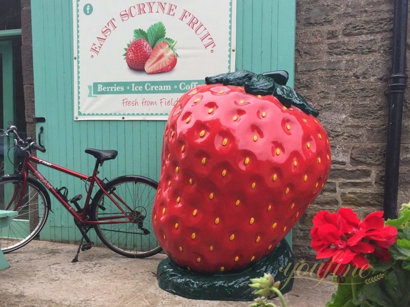 Large Metal Strawberry Sculpture for Outdoor Lawn