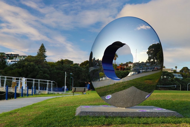公园灯塔镜面抛光不锈钢公共雕塑