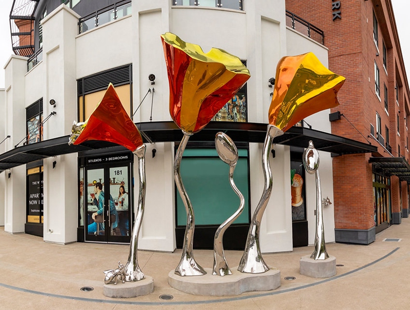 The Bee Effect Modern Giant Metal Flower Sculpture for City
