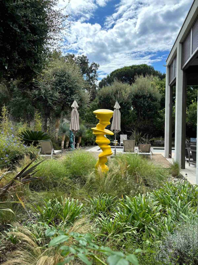 yellow modern sculpture - Feedback from a French Client on a modern Garden Sculpture
