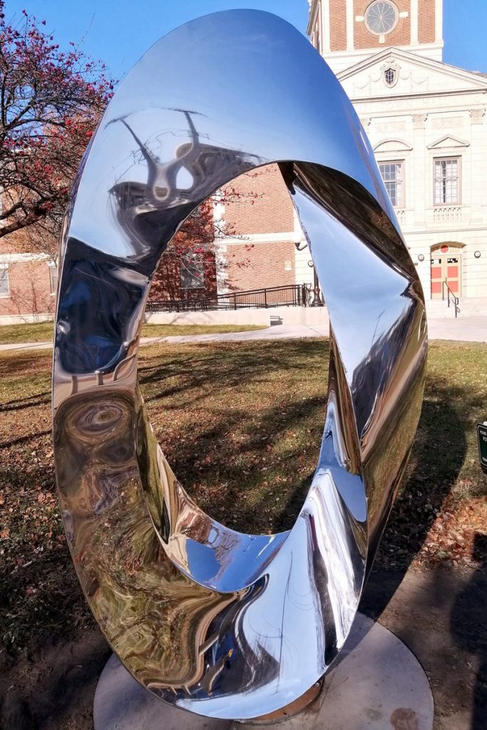 Stainless Steel Sculpture Buying Guide - - 10 The most popular surface treatment for stainless steel sculptures, the smooth surface can reflect the surrounding environment like a mirror.