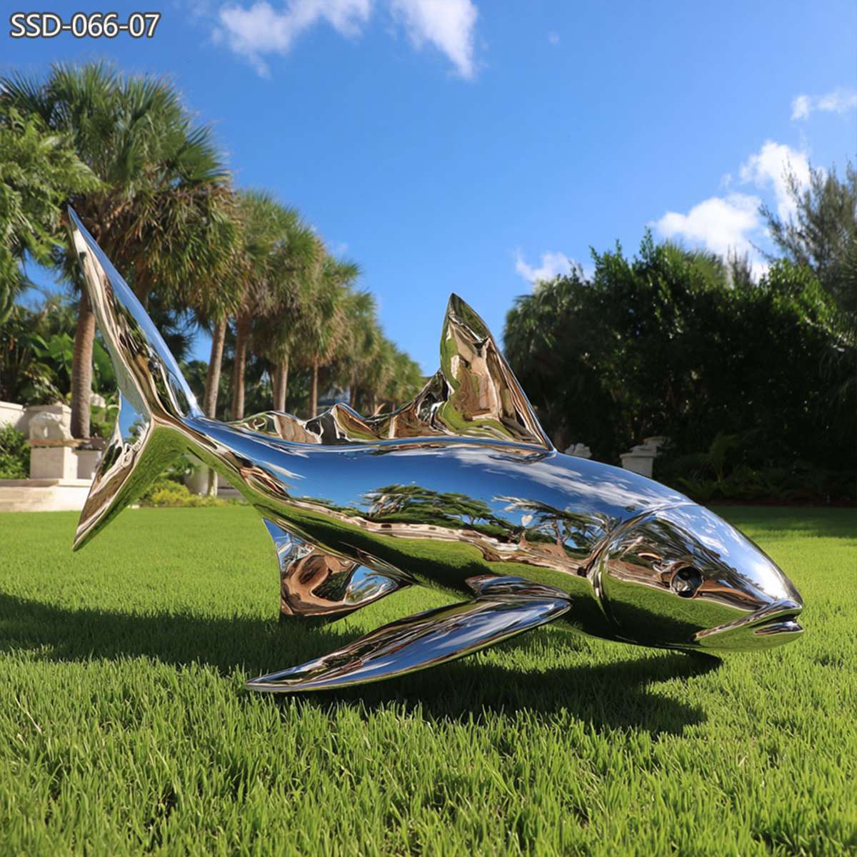vivid stainless steel fish sculpture