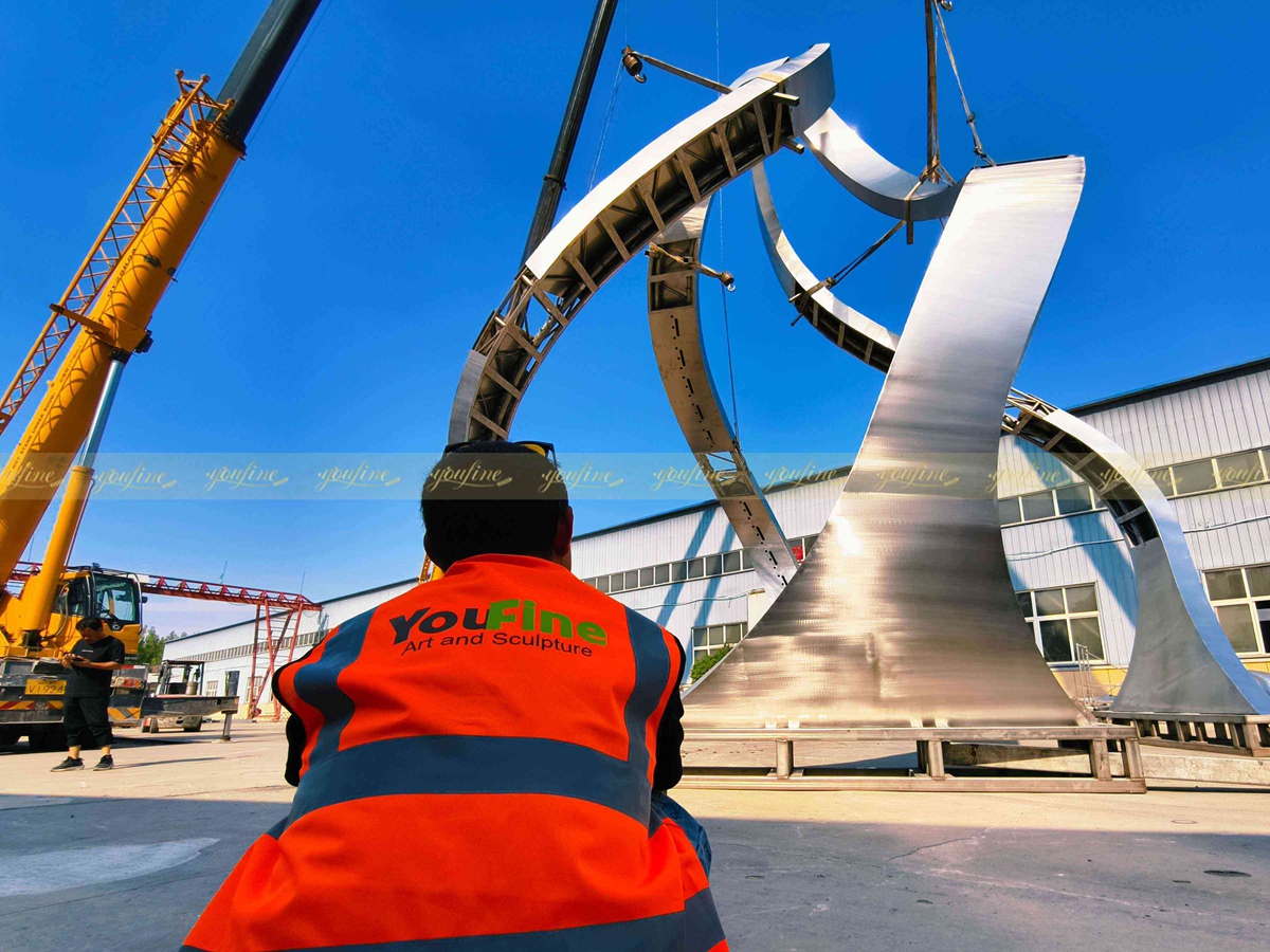 YouFine factory Large stainless steel fountain sculpture project being installed
