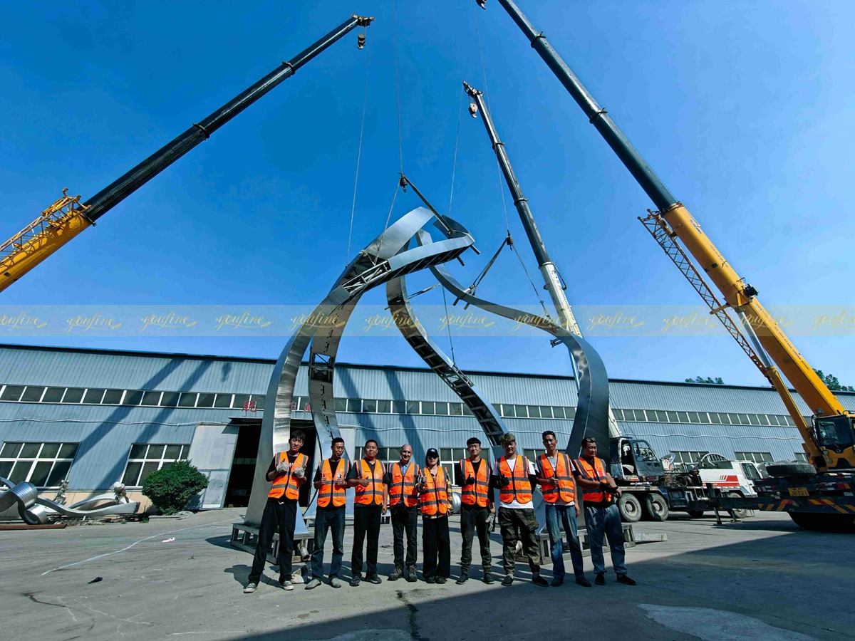 YouFine factory Large stainless steel fountain sculpture project being installed