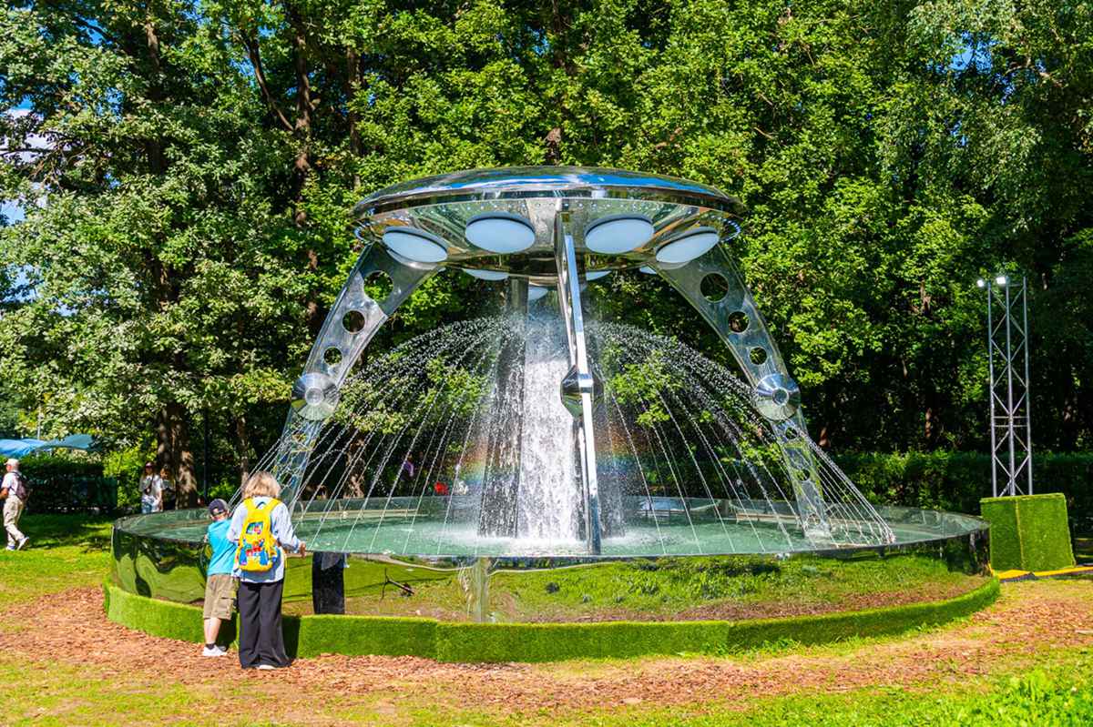 Stainless Steel UFO Fountain Sculpture in park