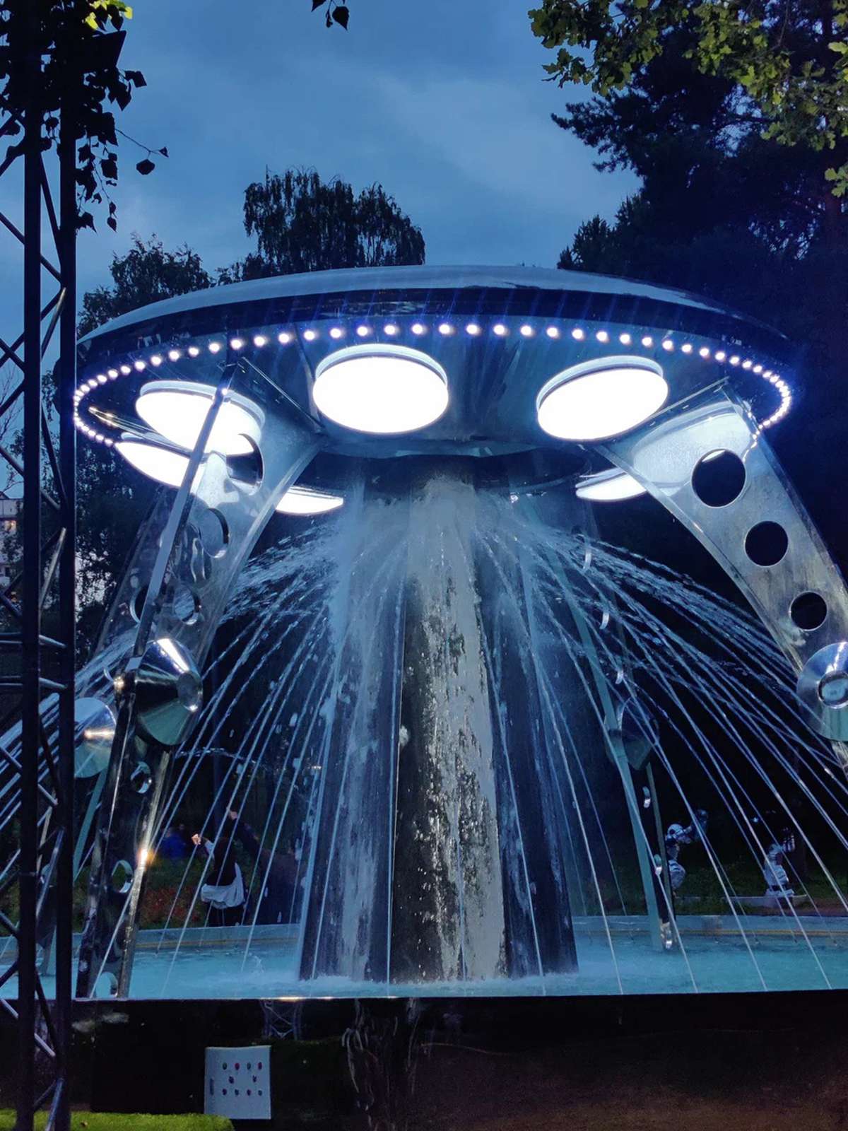 high quality Stainless Steel UFO Fountain Sculpture