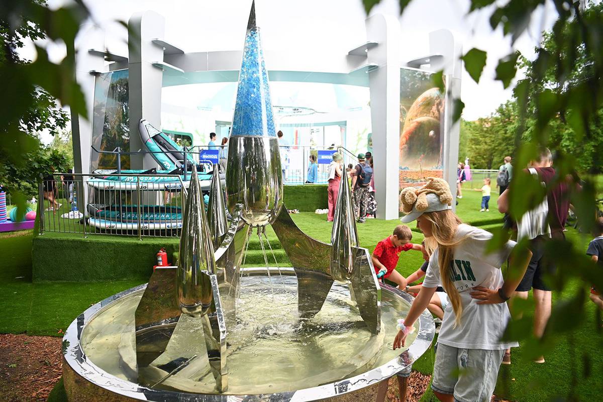 Modern Mirror Polished Rocket Fountain Sculpture - Abstract Water Sculpture - 7 high quality stainless steel Rocket Fountain Sculpture