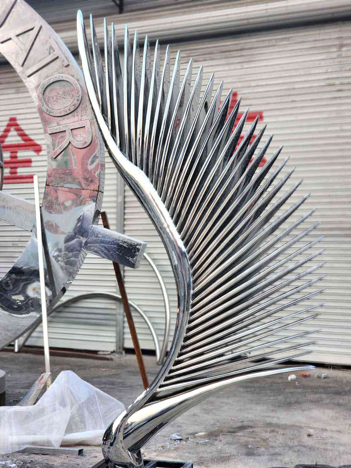 Modern Mirror Polished Wing Sculpture - Stainless Steel Wing Sculptures - 5 Modern Mirror Polished Stainless Steel Wing Sculpture in factory