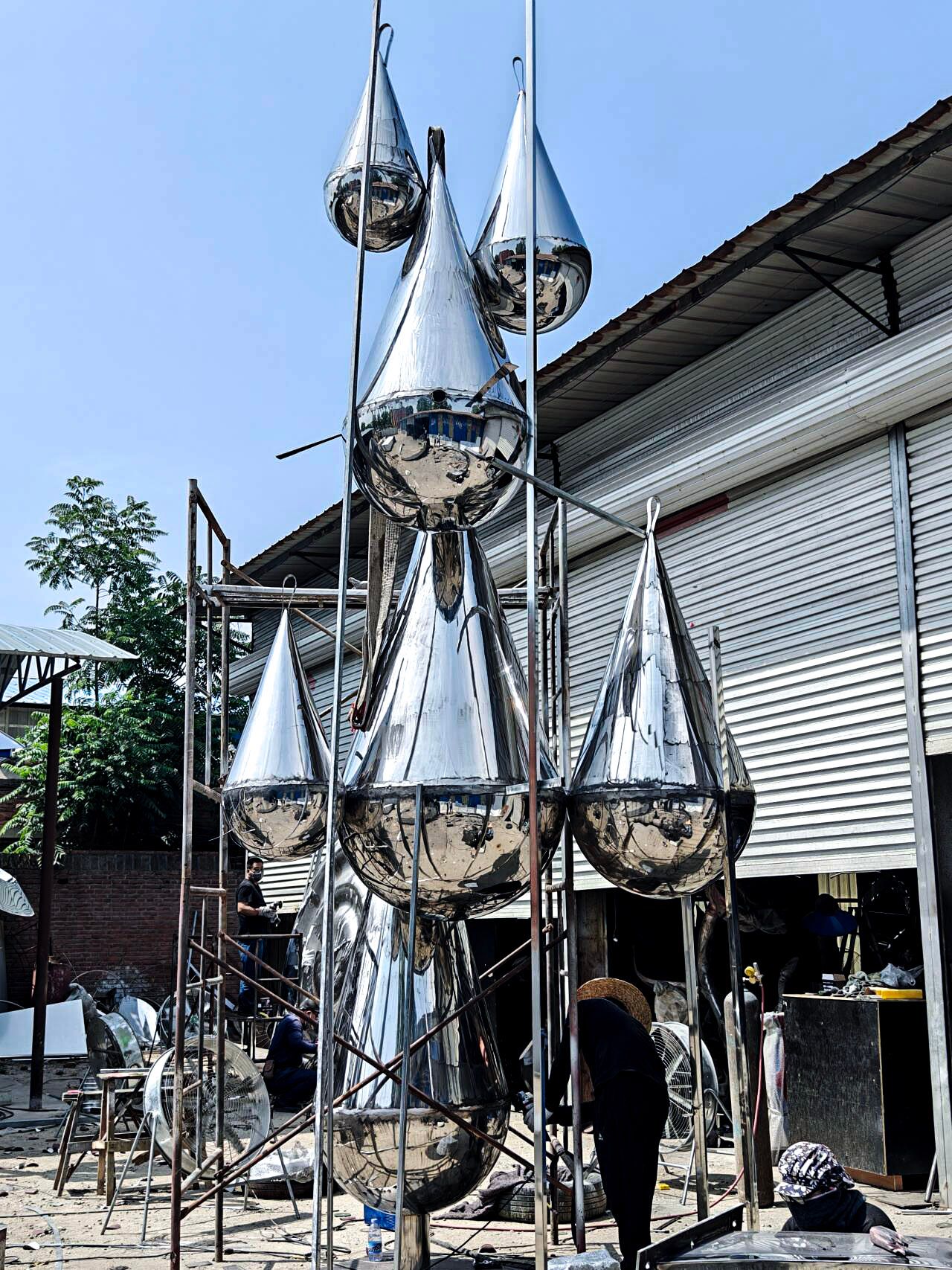 Custom metal sculpture production stage in the factory